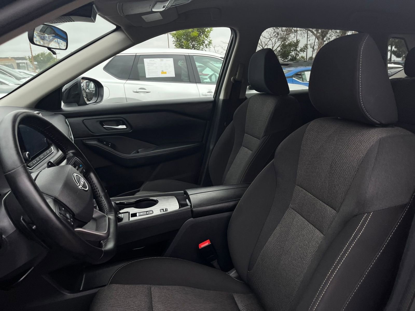 Used 2025 Nissan Rogue SV FWD image 29