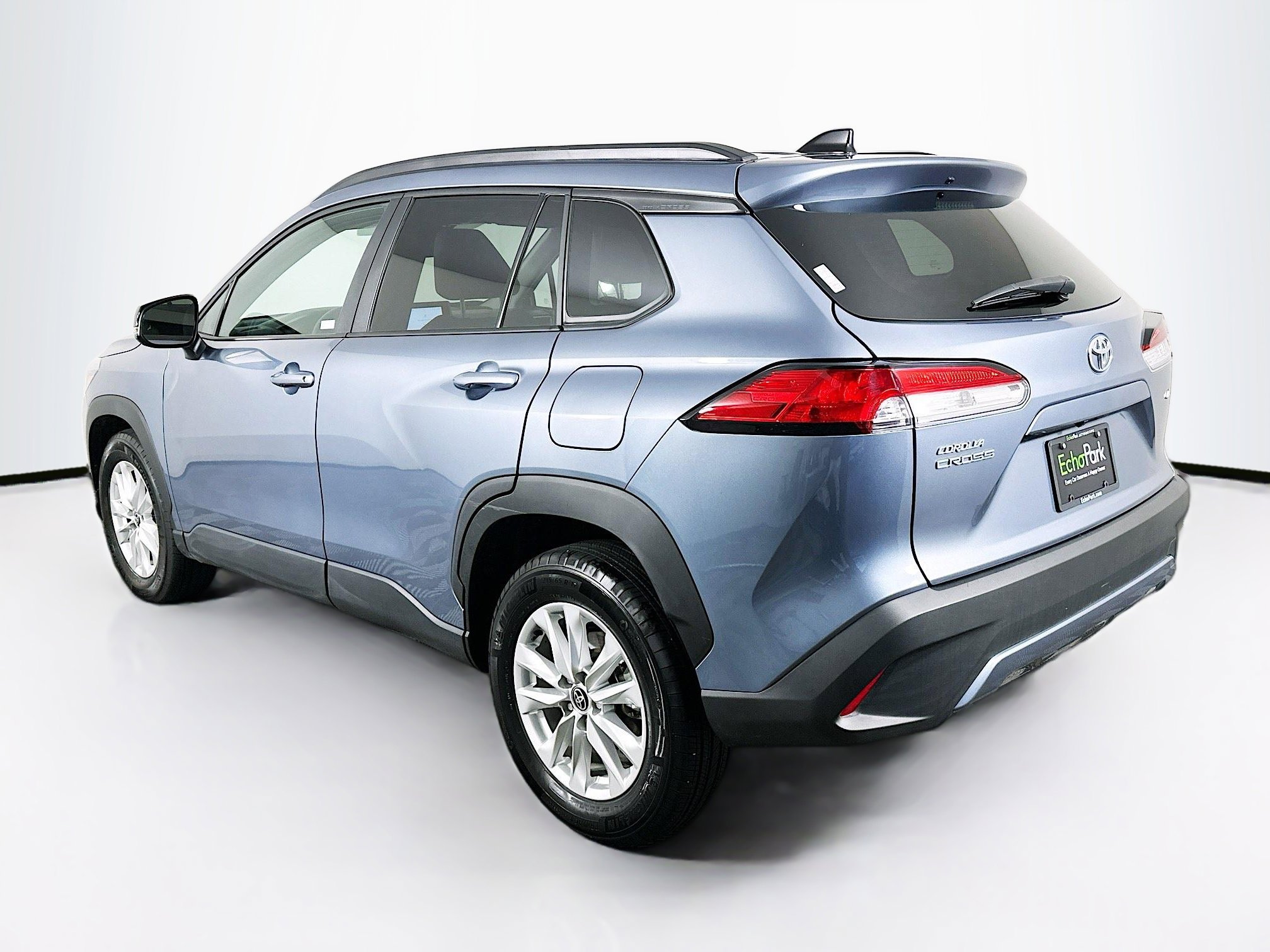 Used 2025 Toyota Corolla Cross LE image 5