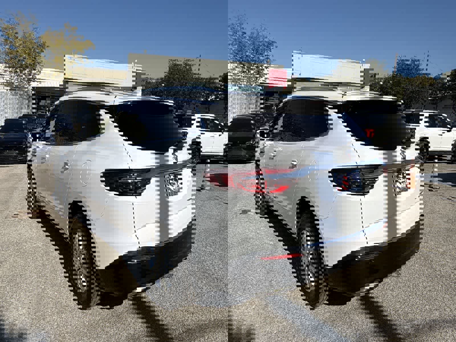 Used 2019 Buick Enclave Essence image 4