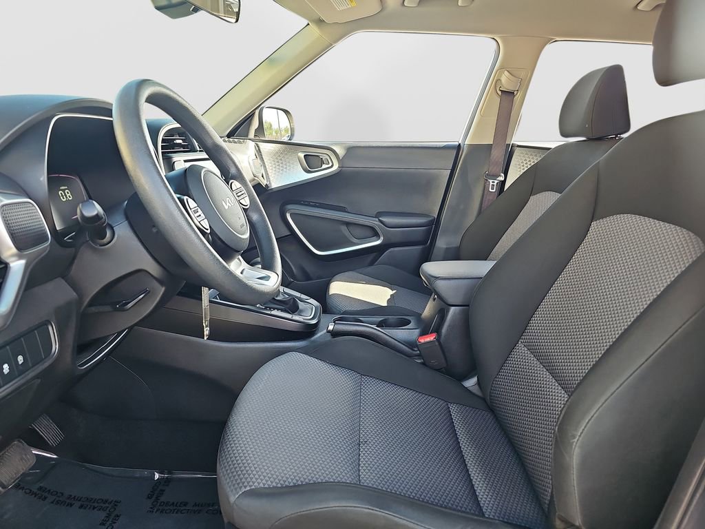 Used 2024 Kia Soul LX w/ Option Group 015 image 16
