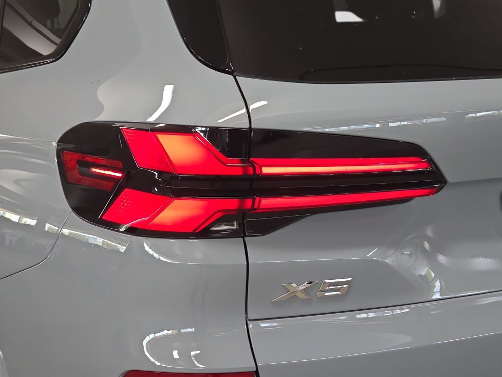Used 2026 BMW X5 sDrive40i w/ M Sport Package RWD image 25