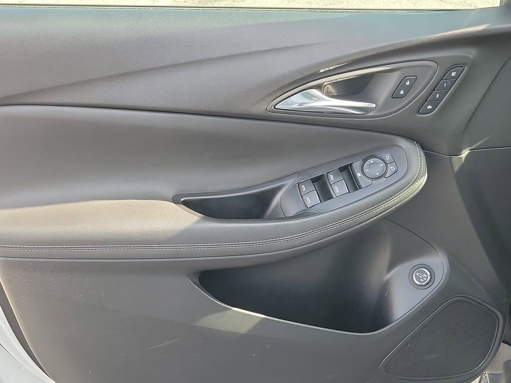 Used 2023 Buick Encore GX Essence w/ Experience Buick Package image 17