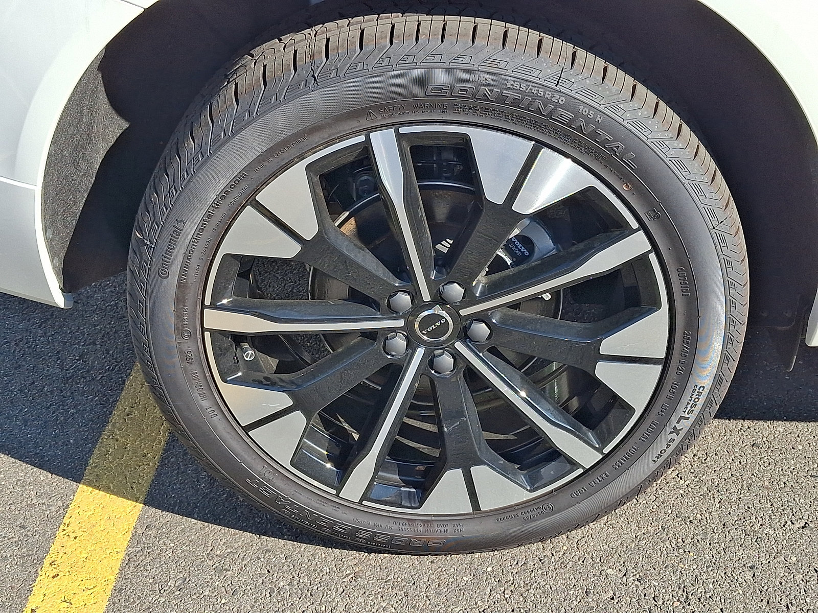 New 2026 Volvo XC60 B5 Plus w/ Protection Package Premier AWD/4WD image 7