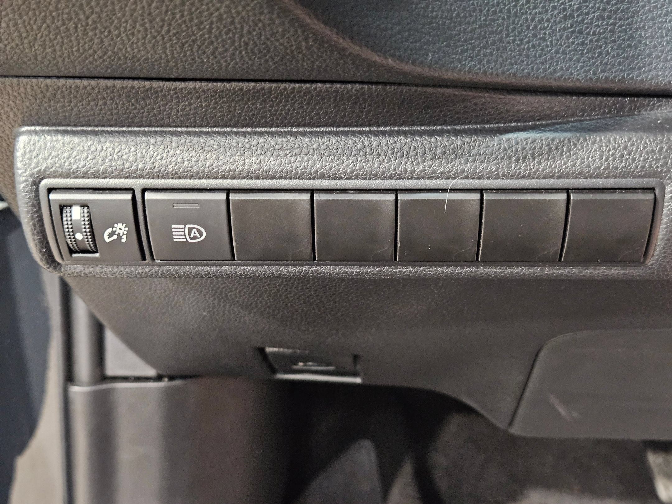 Used 2025 Toyota Corolla SE FWD image 24