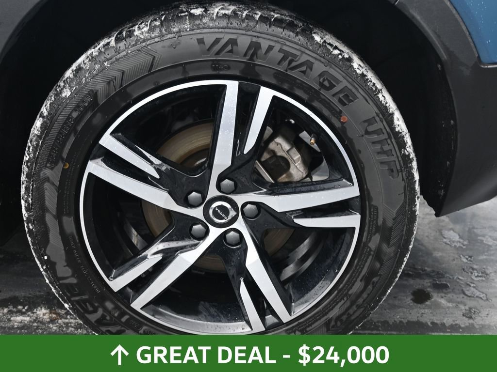 Used 2024 Volvo XC40 B5 Core image 18