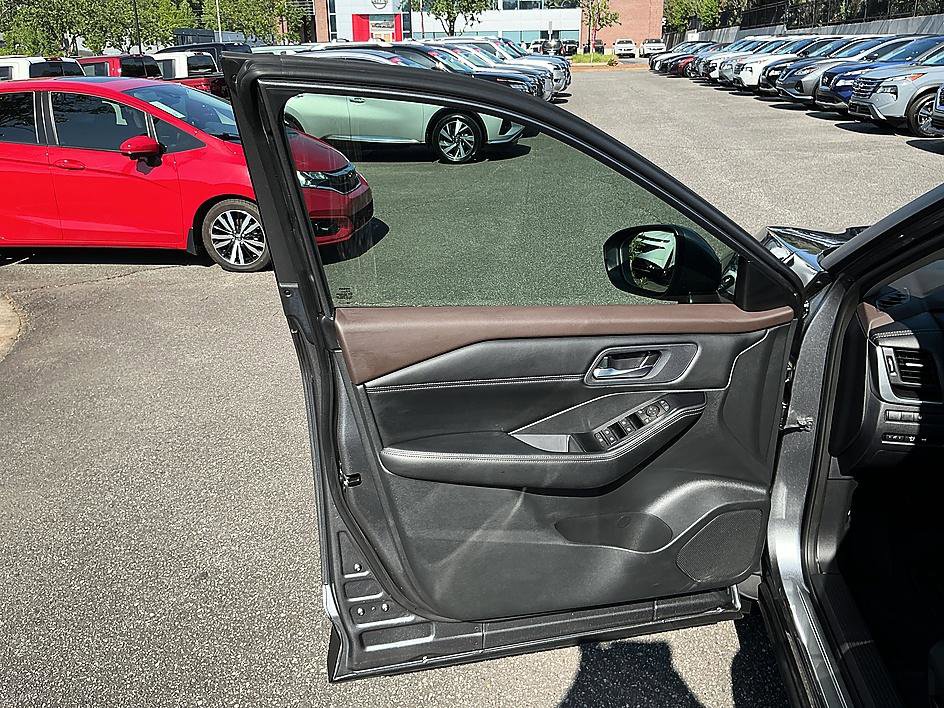 Certified 2023 Nissan Rogue SV w/ SV Premium B Package FWD image 11