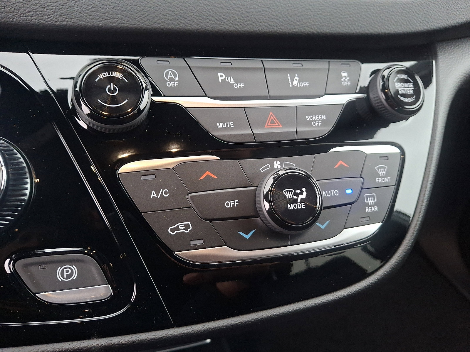 New 2026 Chrysler Voyager LX image 12