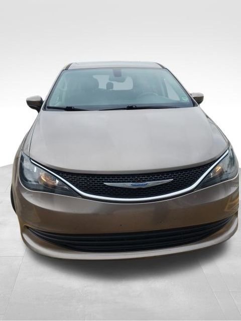 Used 2018 Chrysler Pacifica LX image 2