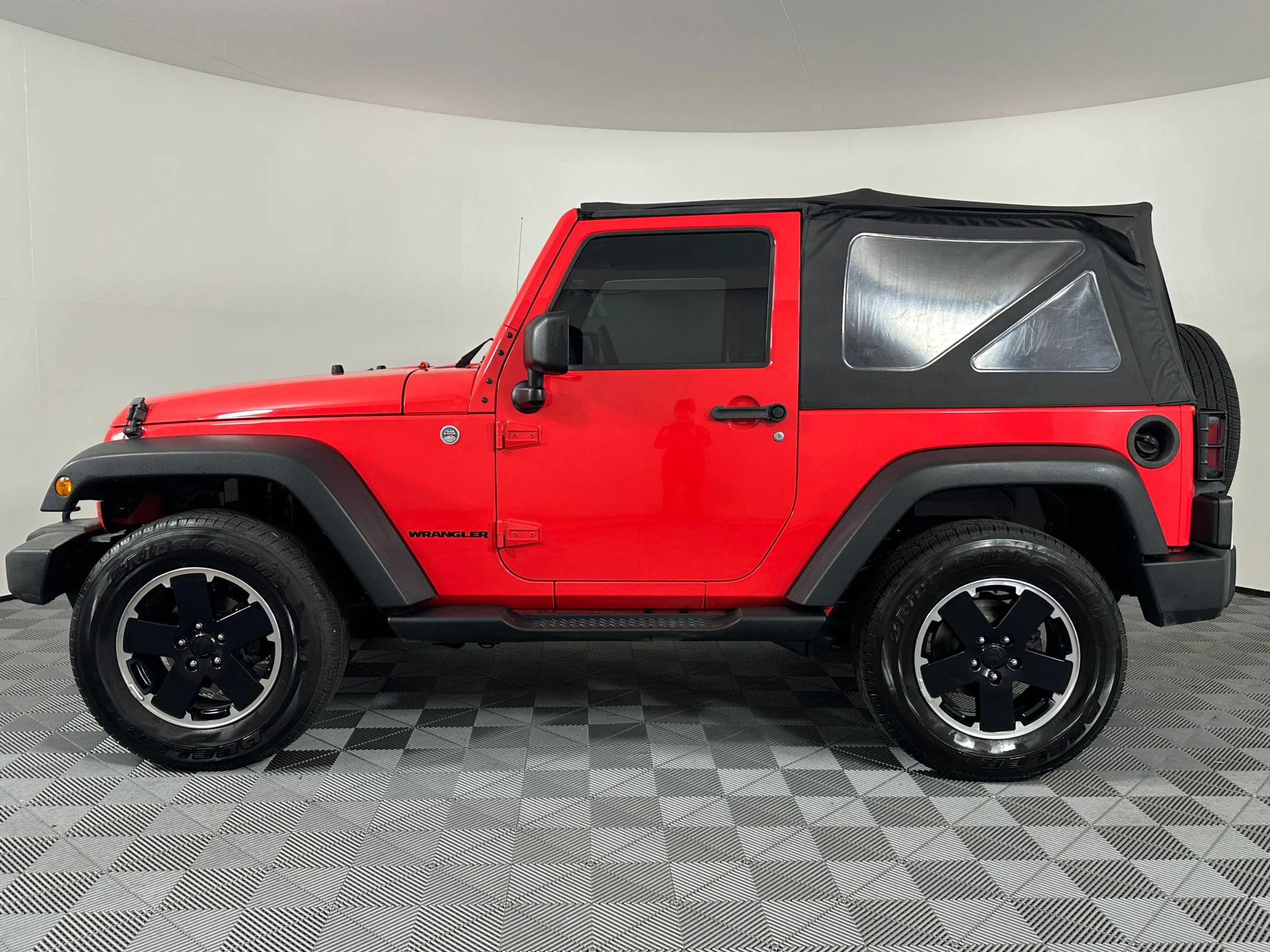 Used 2013 Jeep Wrangler Sport w/ Connectivity Group AWD/4WD image 13