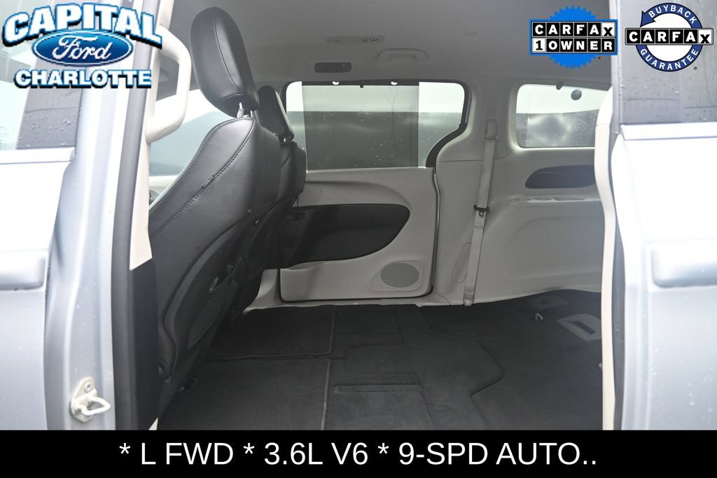 Used 2023 Chrysler Pacifica Touring-L FWD image 10