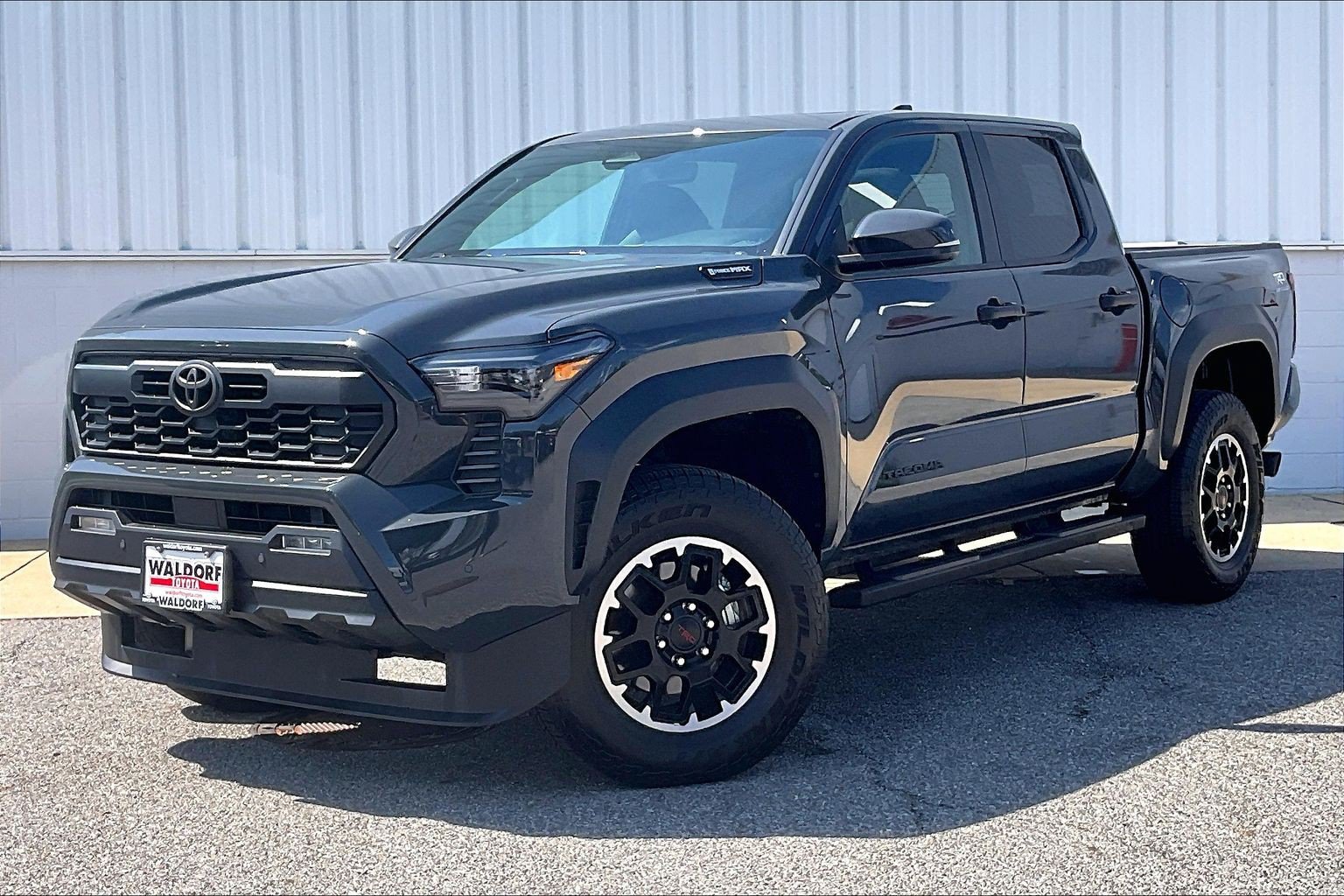 Used 2025 Toyota Tacoma TRD Off-Road w/ TRD Off Road Upgrade Package AWD/4WD image 2