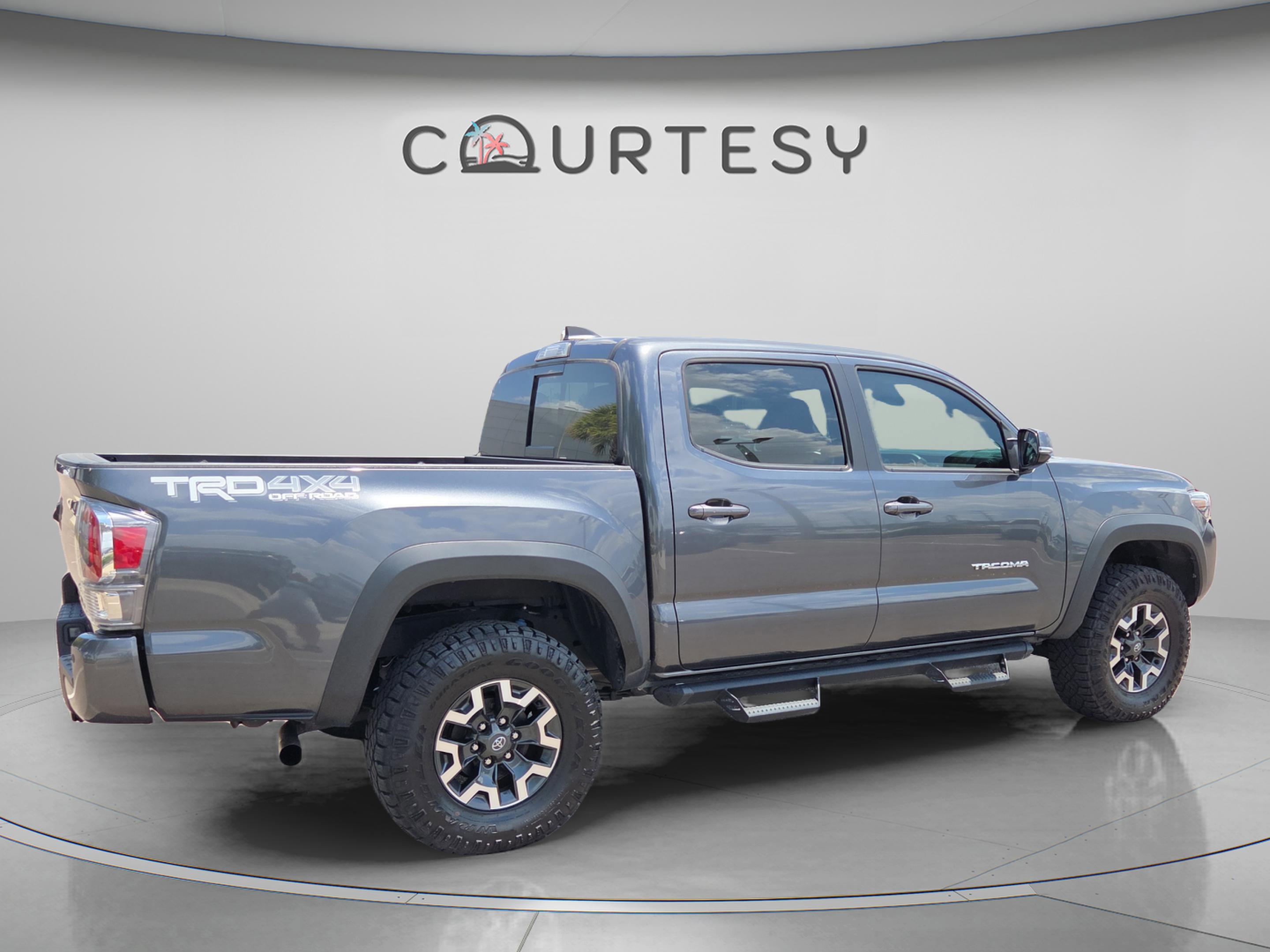 Certified 2023 Toyota Tacoma TRD Off-Road w/ Technology Package AWD/4WD image 5