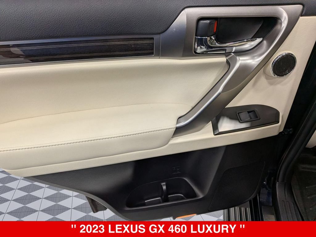 Used 2023 Lexus GX 460 Luxury w/ Sport Design Package AWD/4WD image 29