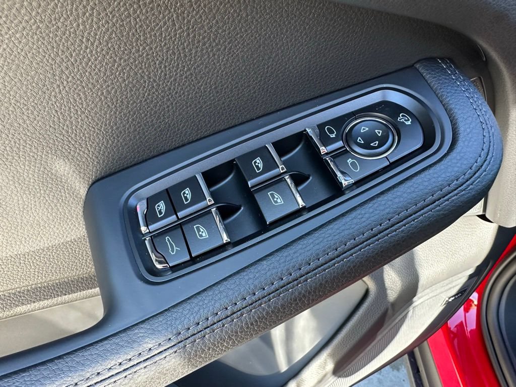 Certified 2026 Porsche Macan Turbo AWD/4WD image 20