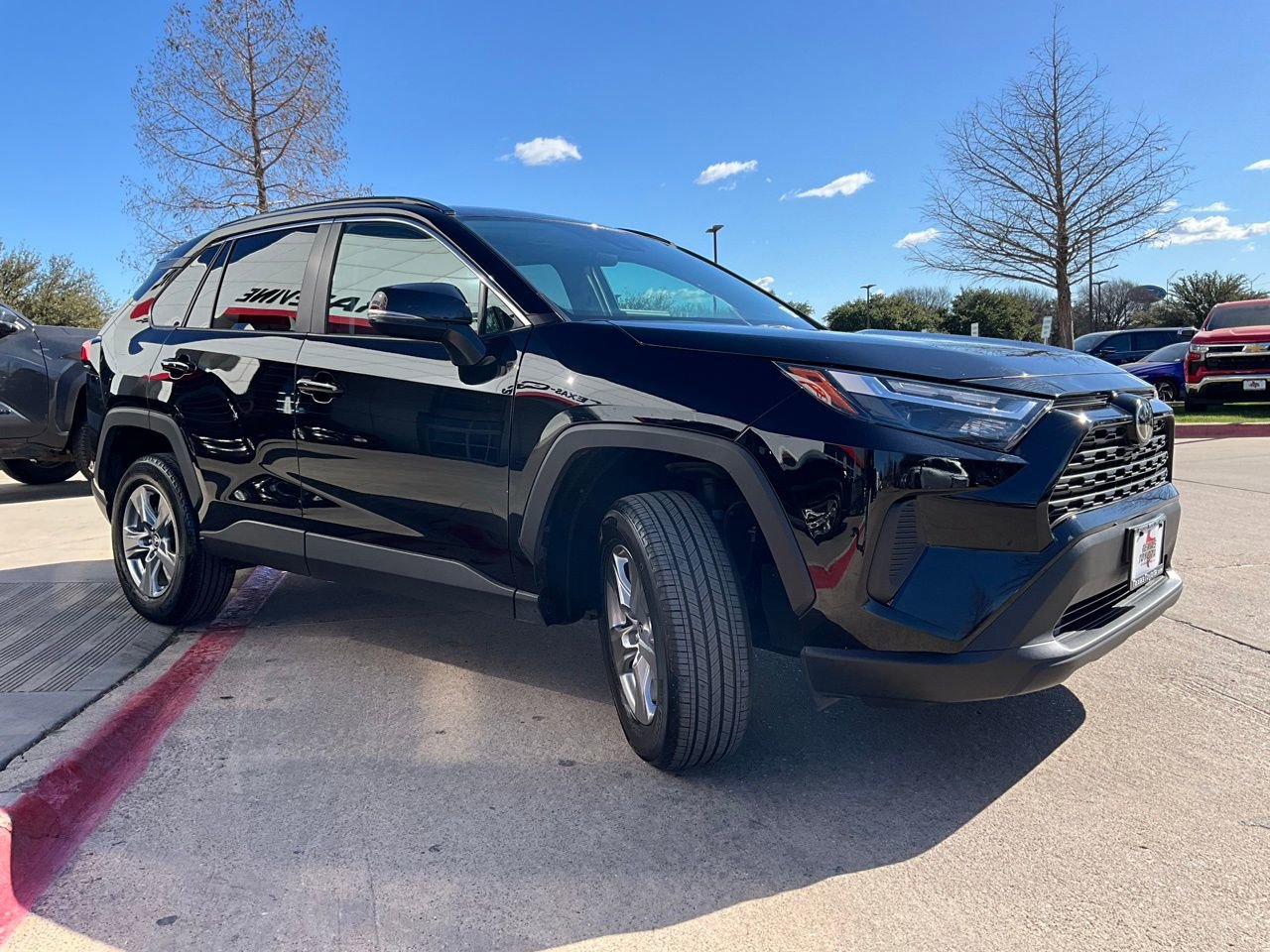 Used 2025 Toyota RAV4 XLE image 5