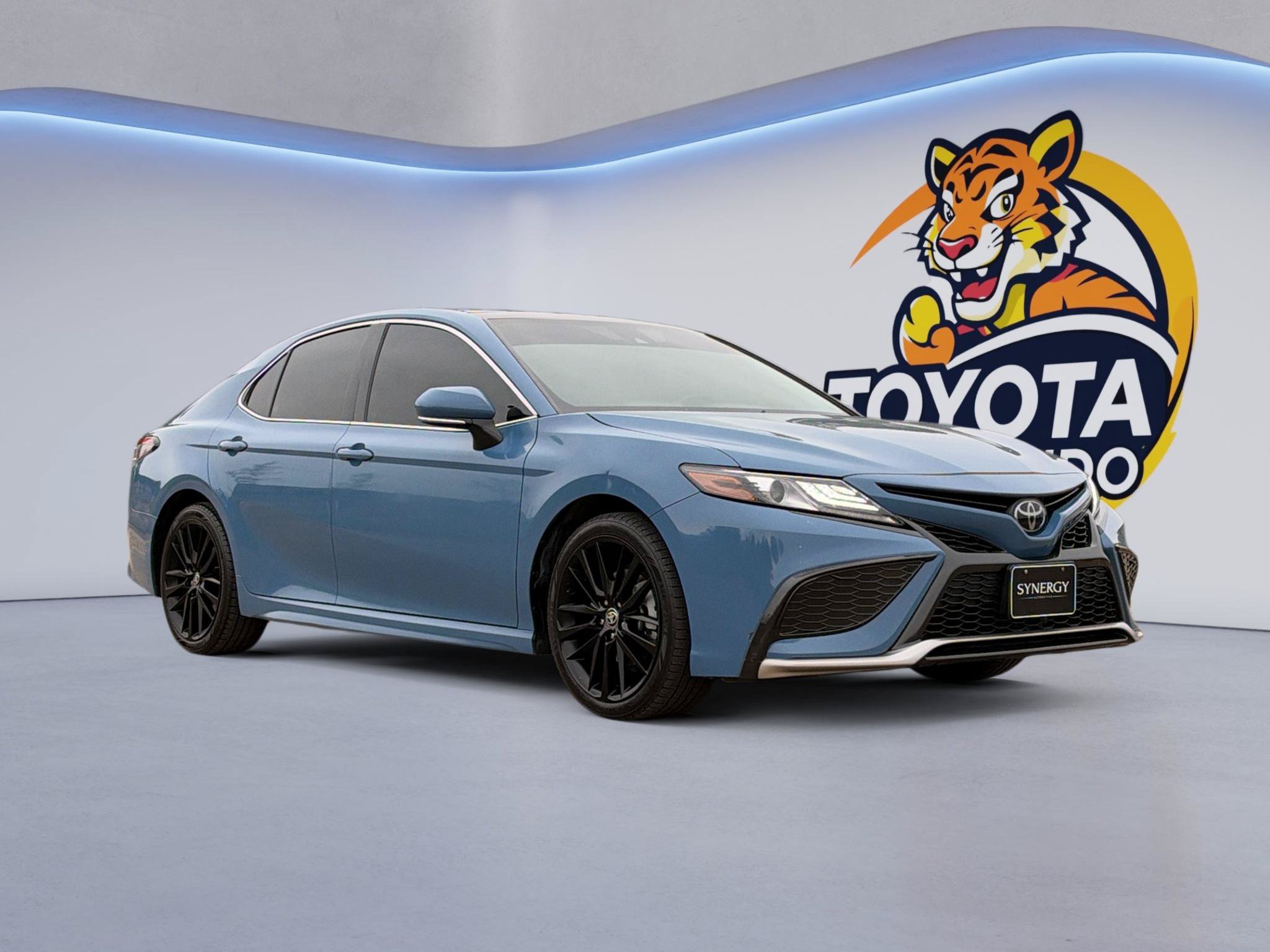 Used 2024 Toyota Camry XSE FWD image 3