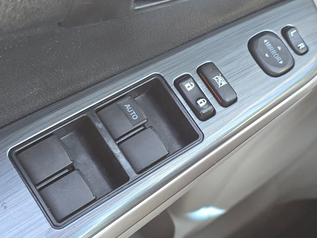 Used 2014 Toyota Camry LE image 22