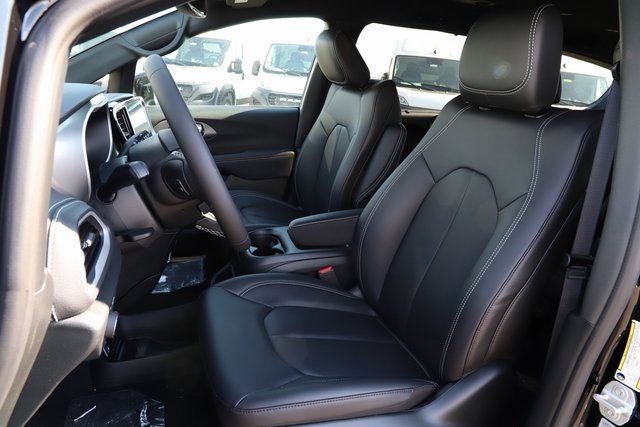 New 2026 Chrysler Pacifica Select image 14