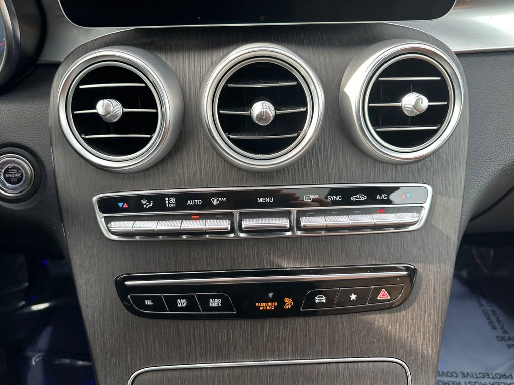 Used 2023 Mercedes-Benz GLC 300 4MATIC Coupe image 20