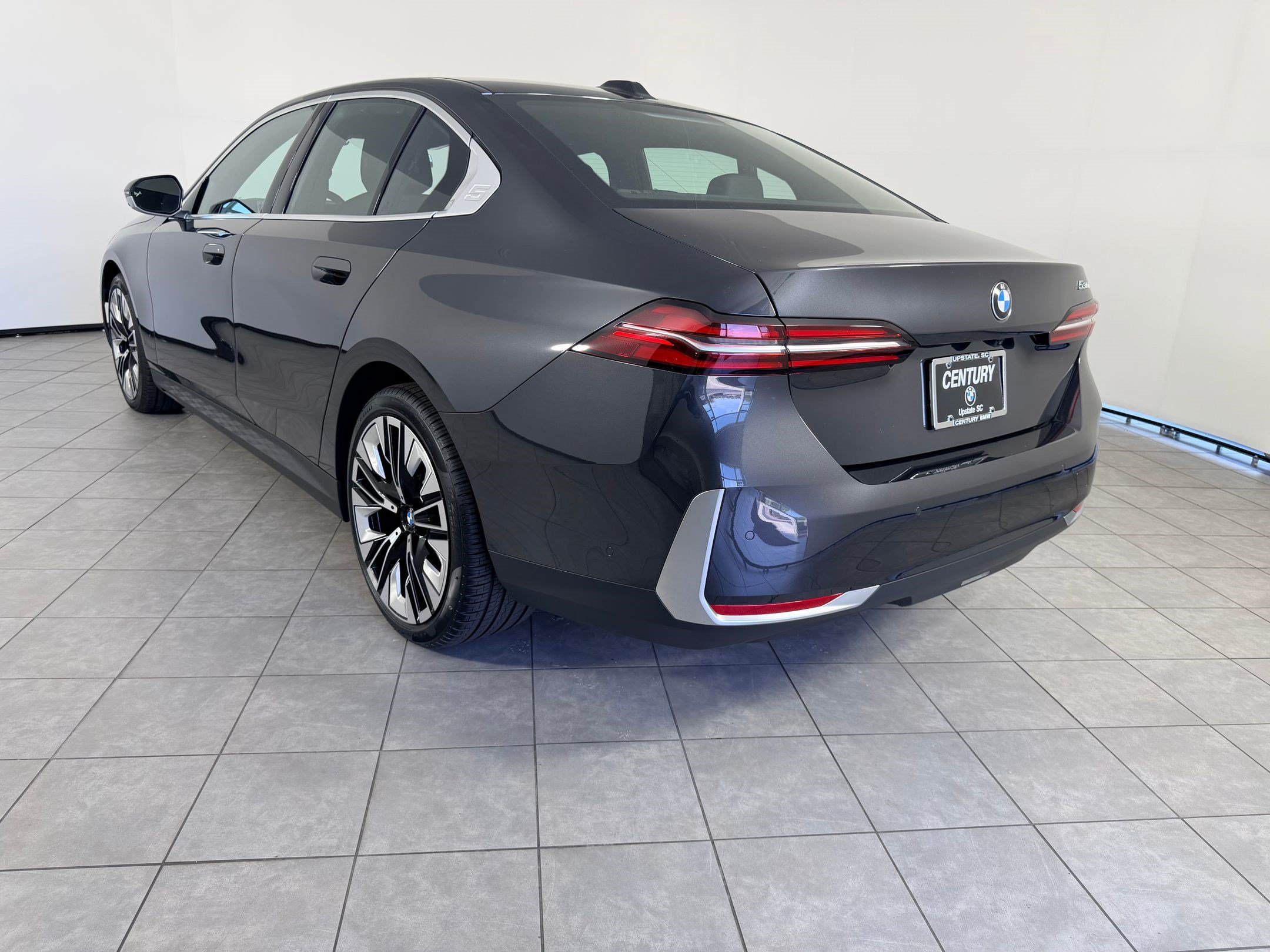 New 2026 BMW 530i RWD image 3