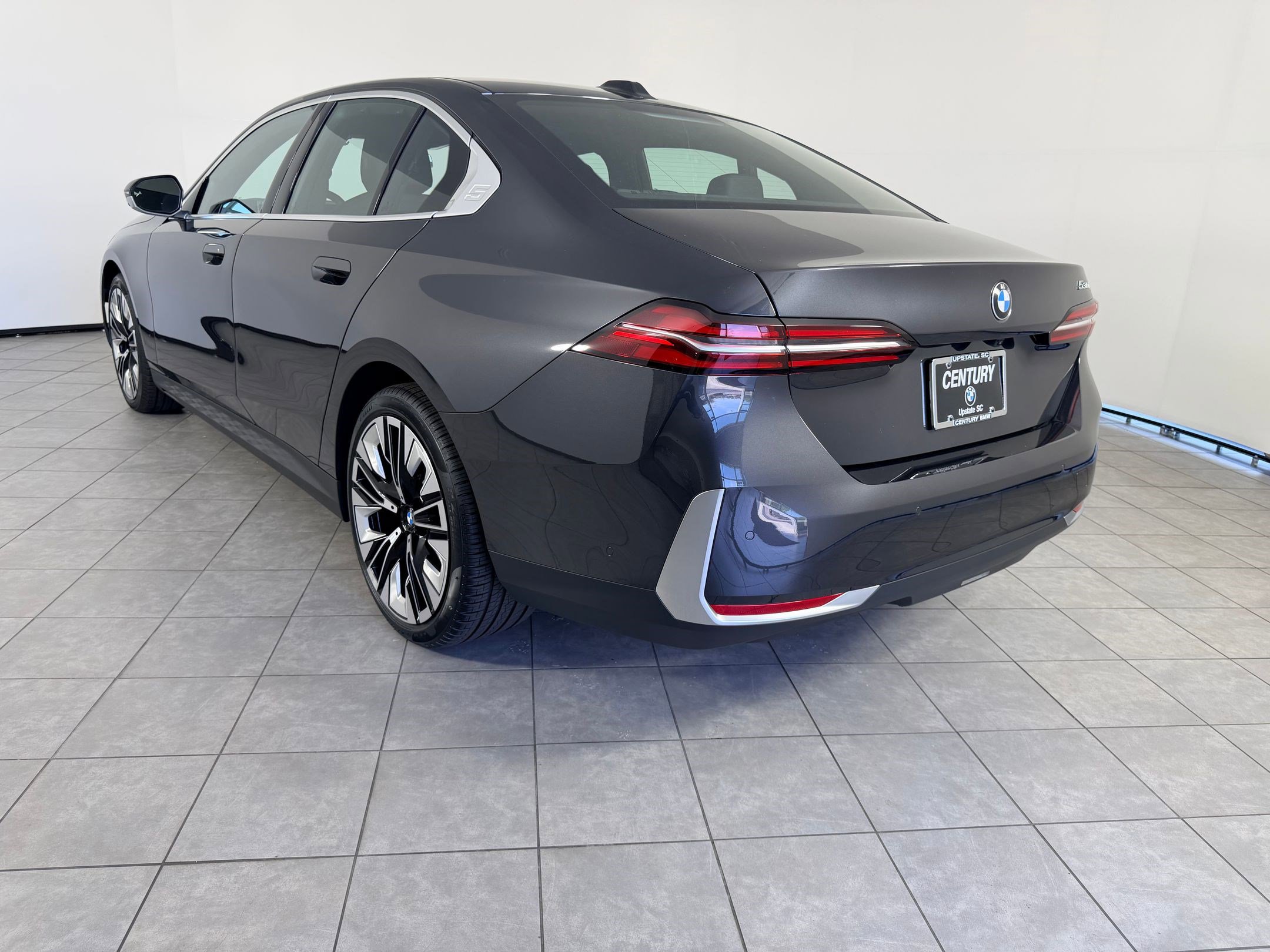 New 2026 BMW 530i RWD image 3