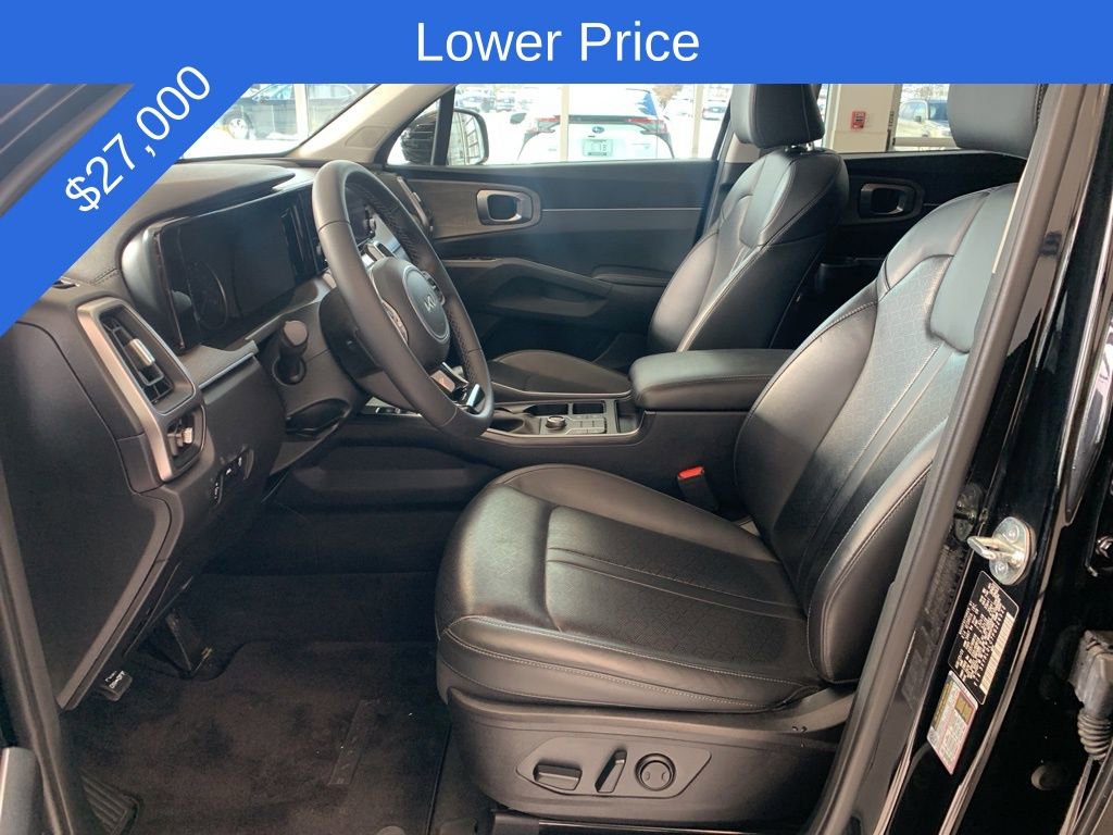 Used 2023 Kia Sorento S image 3