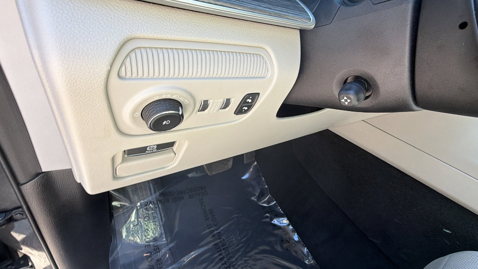 Used 2024 Jeep Wagoneer L Series III w/ Premium Group I image 30