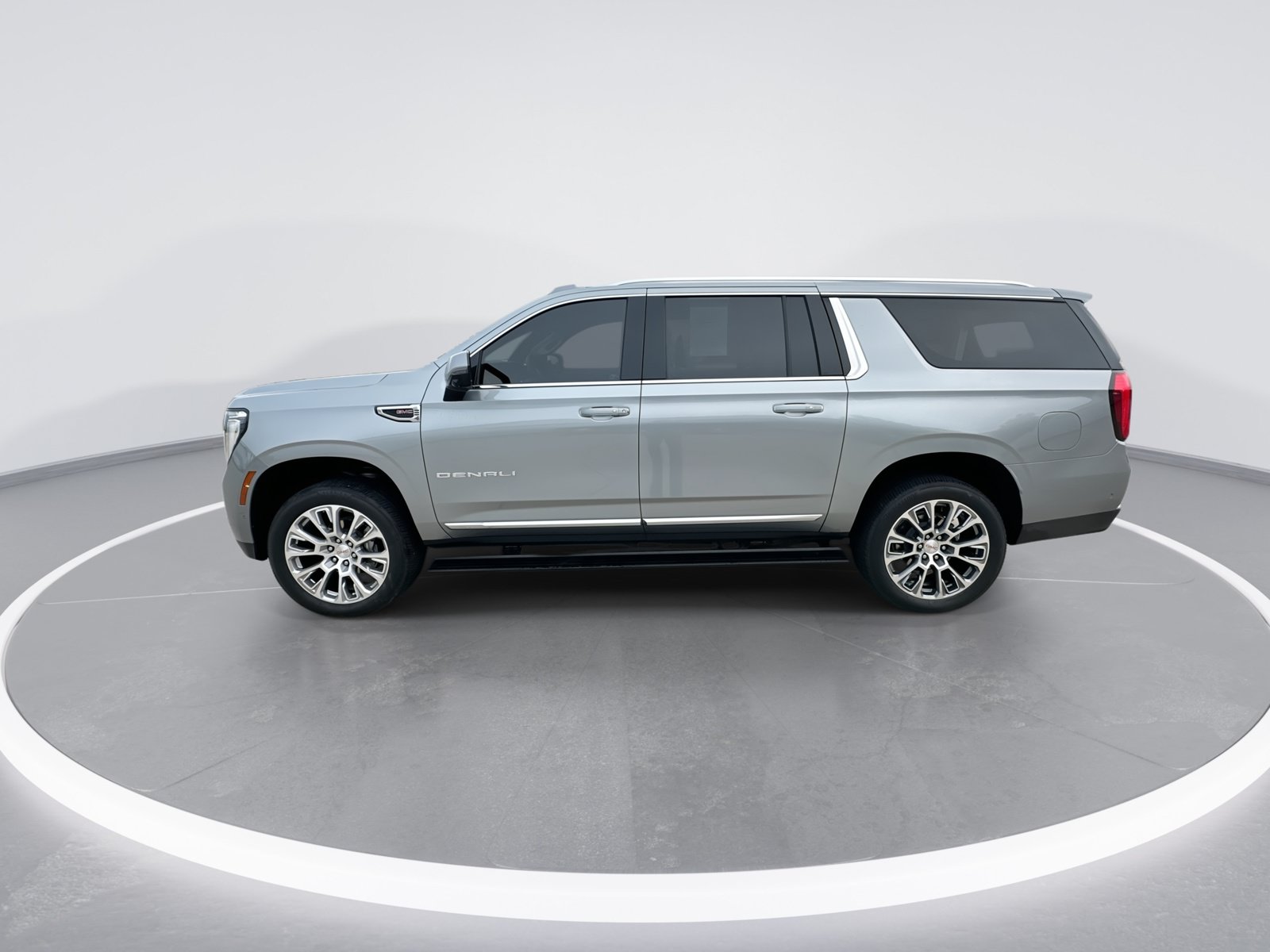 Certified 2025 GMC Yukon XL Denali w/ Denali Reserve Package AWD/4WD image 5