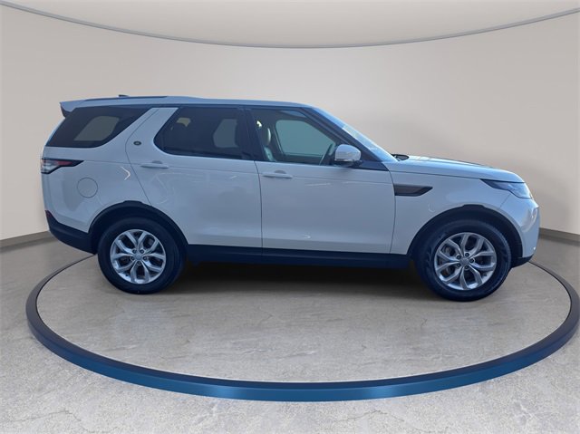 Used 2020 Land Rover Discovery SE image 5