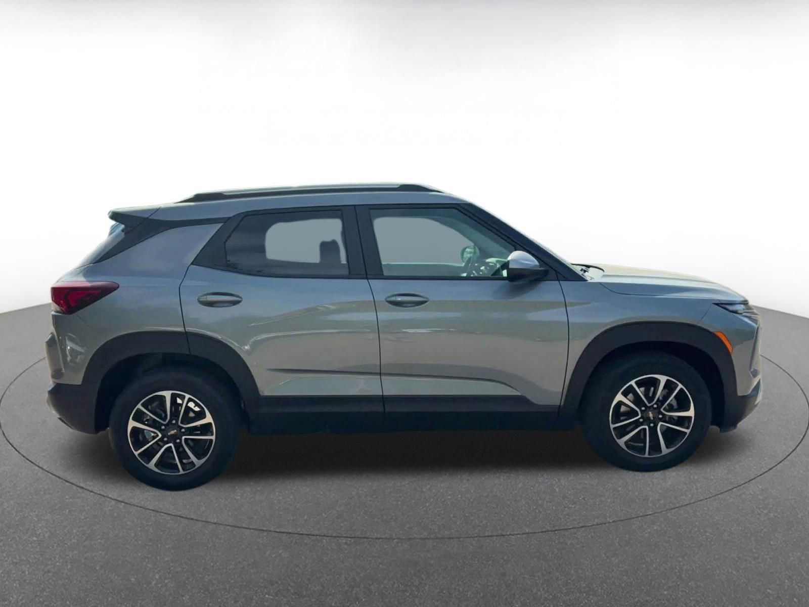 Used 2025 Chevrolet TrailBlazer LT FWD image 16