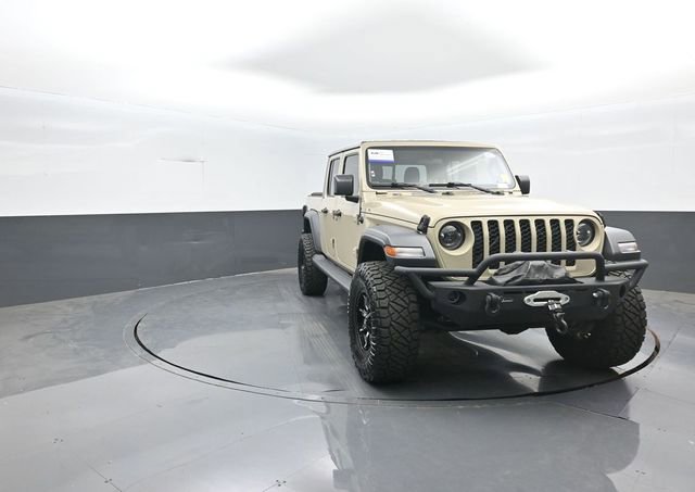 Used 2020 Jeep Gladiator Sport w/ Quick Order Package 24S AWD/4WD image 2
