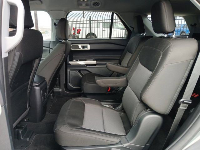 Used 2023 Ford Explorer XLT image 4
