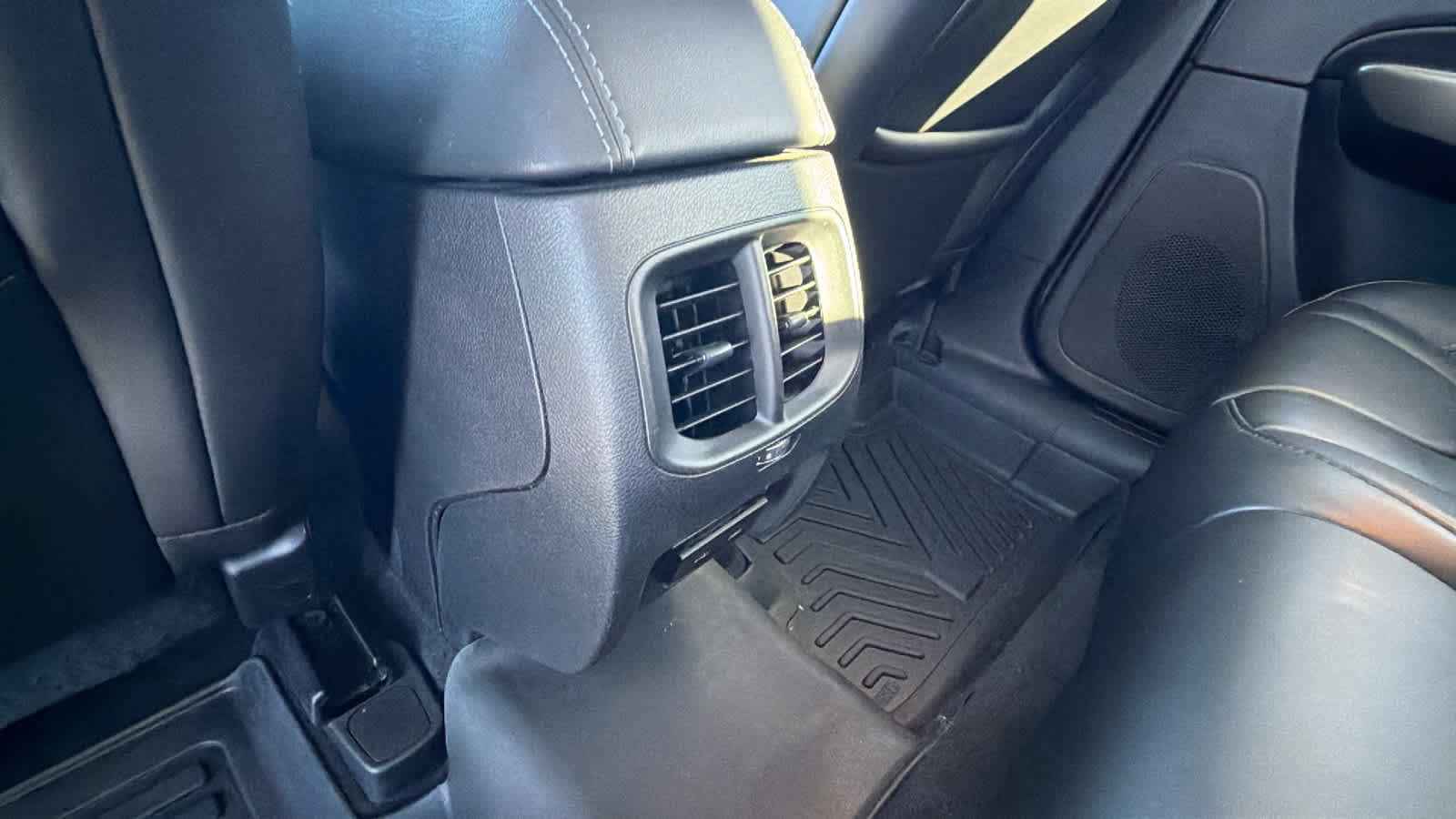 Used 2020 Jeep Cherokee Latitude Plus image 24