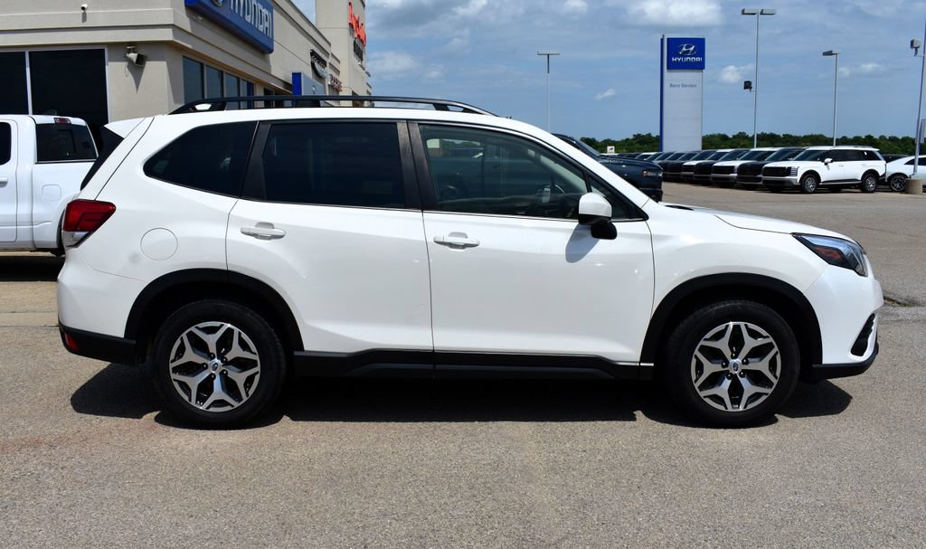 Used 2022 Subaru Forester Premium AWD/4WD image 2