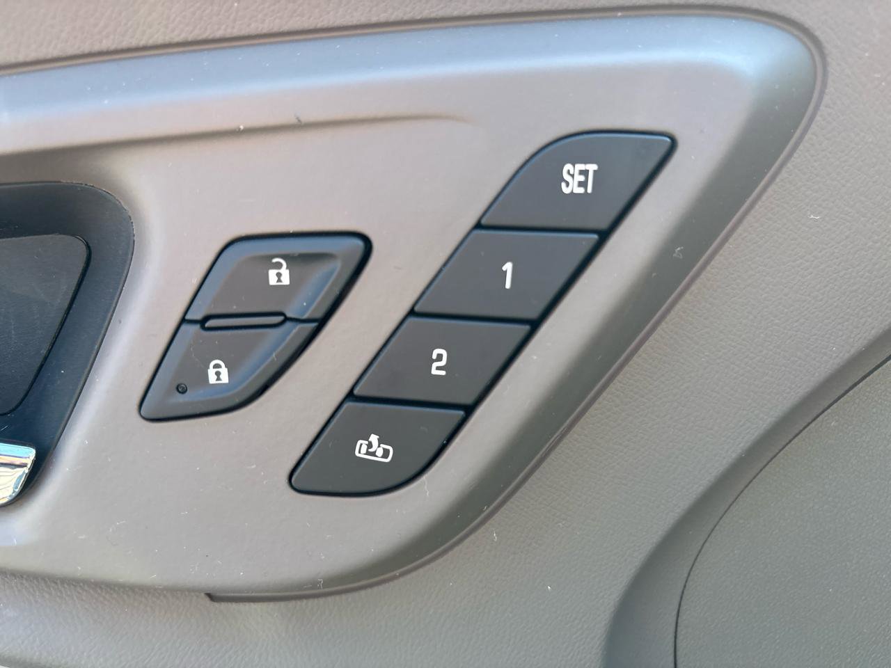 Used 2017 Chevrolet Malibu Premier w/ Premier Sun and Wheel Package image 11