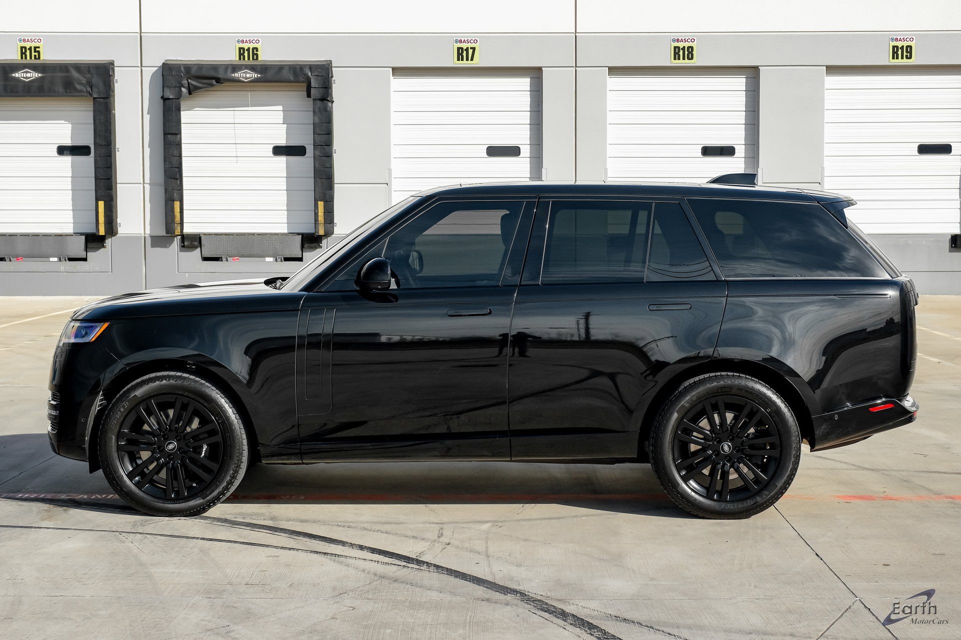 Used 2024 Land Rover Range Rover SE AWD/4WD image 7