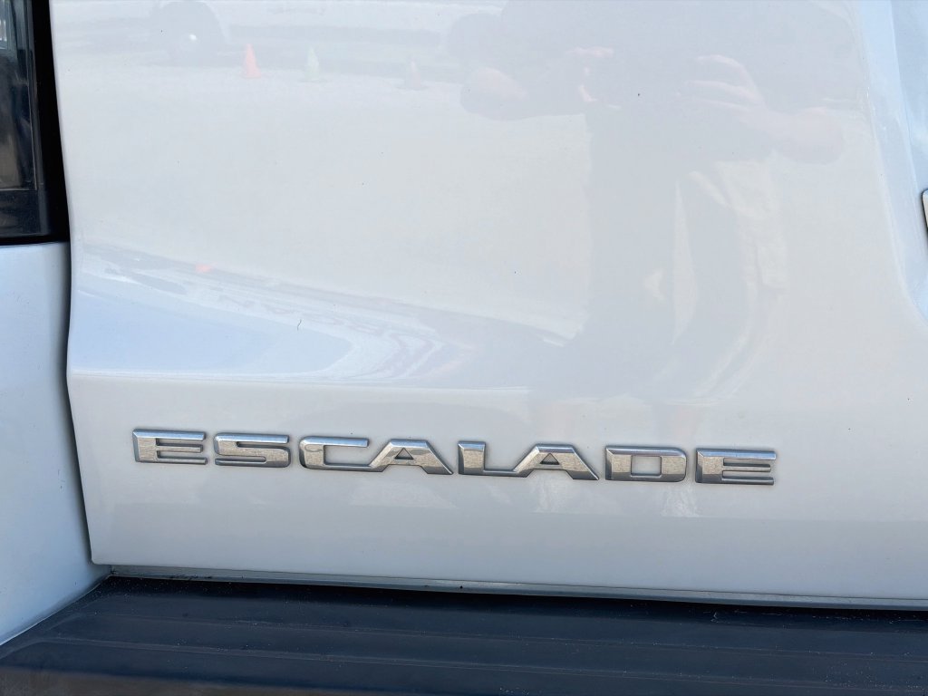 Used 2018 Cadillac Escalade ESV Luxury RWD image 11