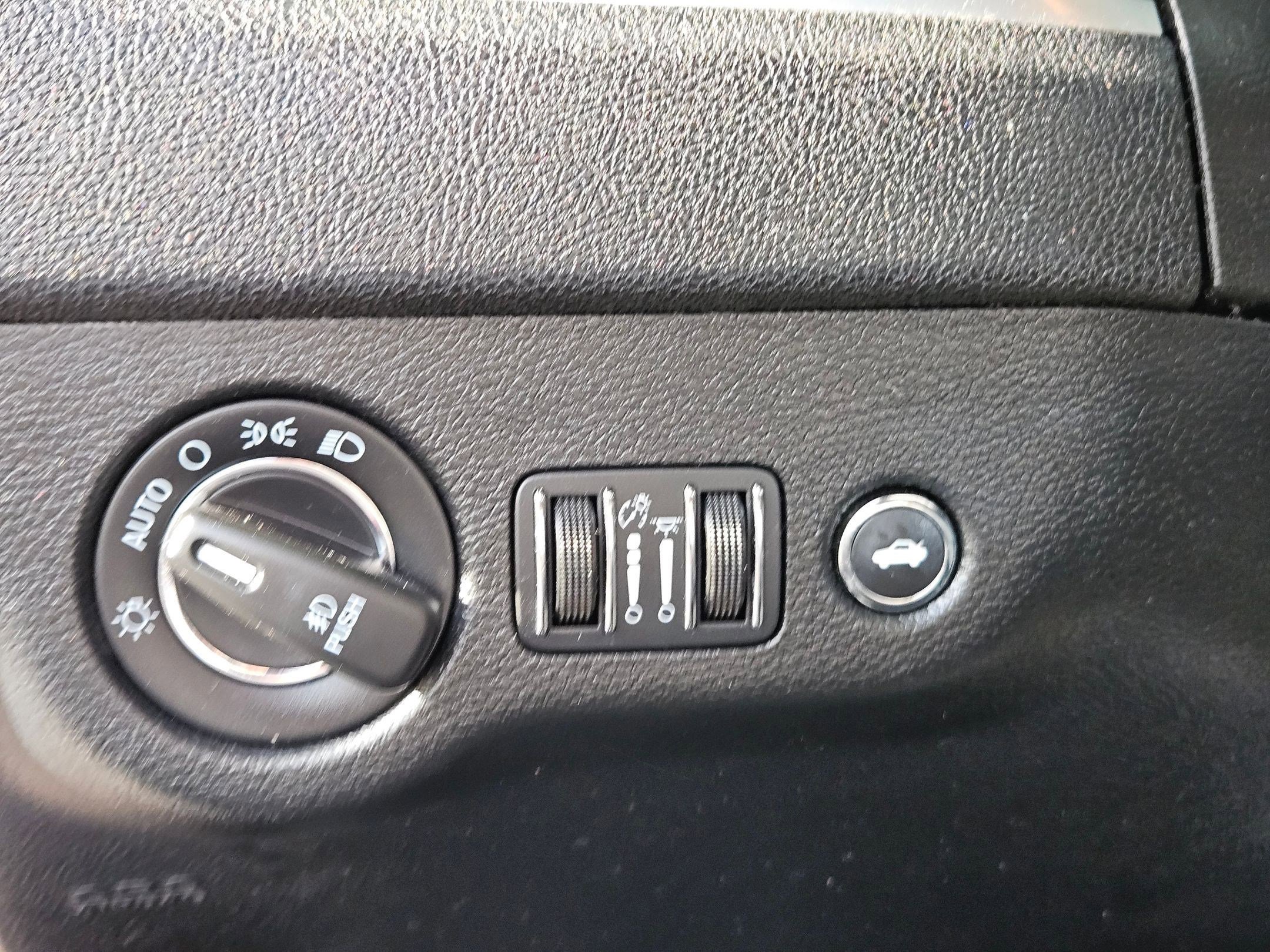 Used 2019 Chrysler 300 Limited image 16