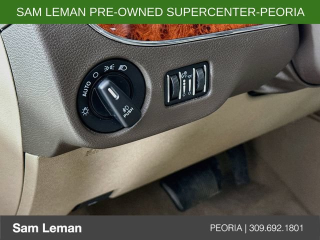 Used 2014 Chrysler Town & Country Touring-L w/ Driver Convenience Group FWD image 10