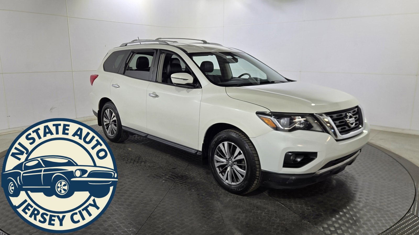 Used 2018 Nissan Pathfinder SL image 1