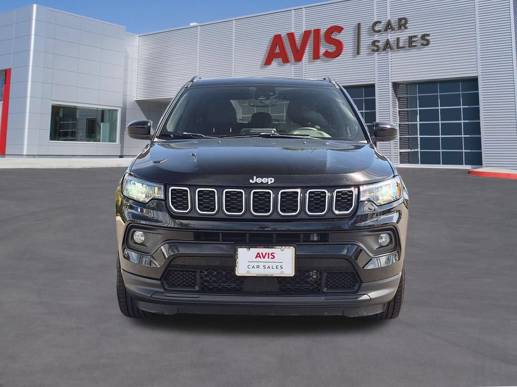 Used 2025 Jeep Compass Latitude w/ Sun & Sound Group AWD/4WD image 2
