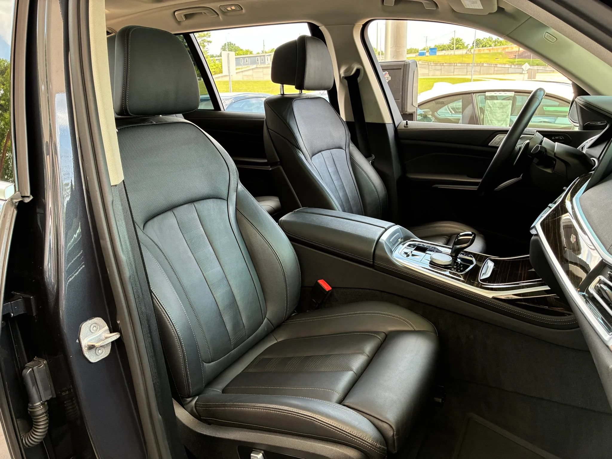 Used 2020 BMW X7 xDrive40i w/ Premium Package AWD/4WD image 22