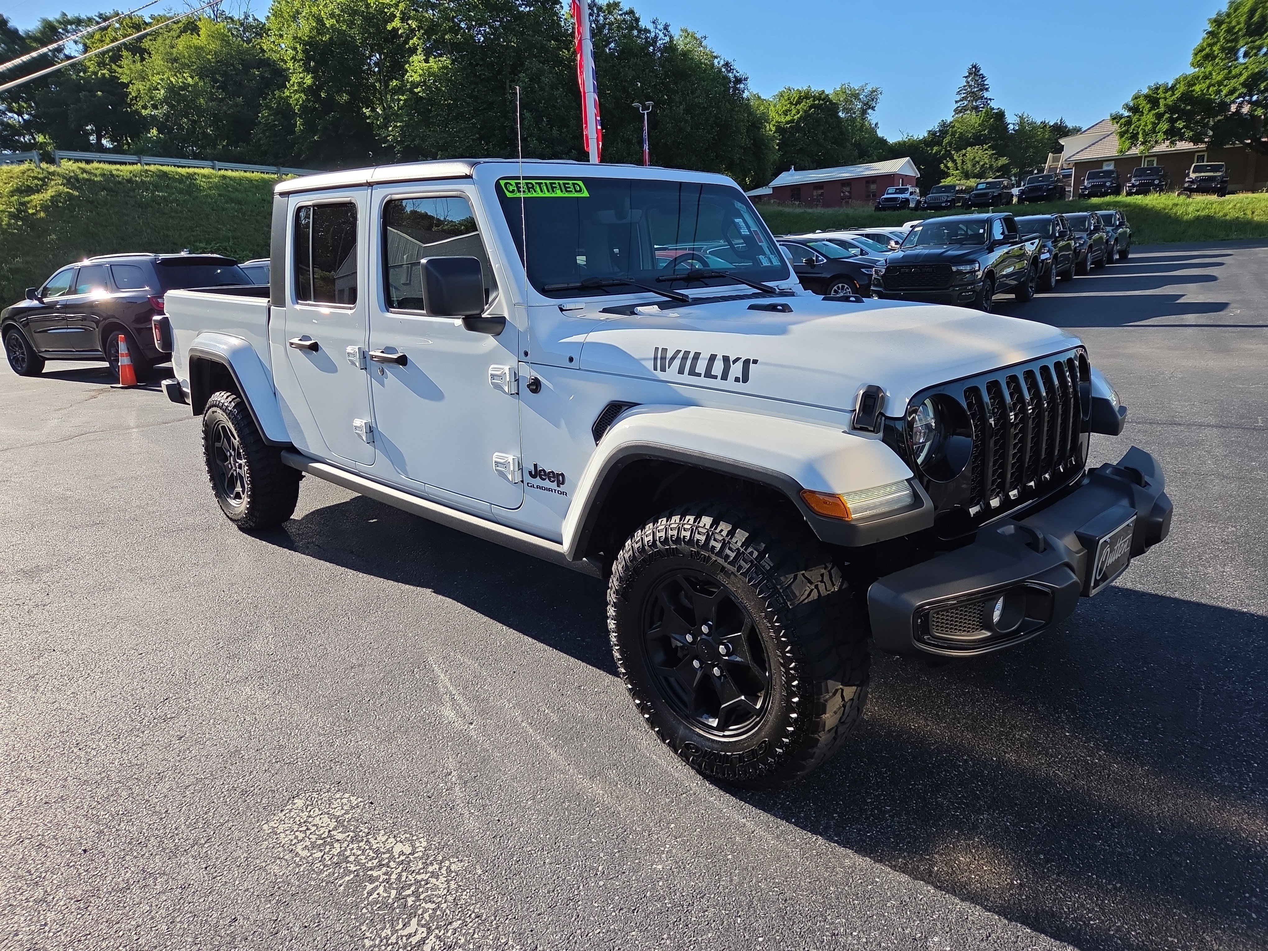 Certified 2022 Jeep Gladiator Overland AWD/4WD image 1