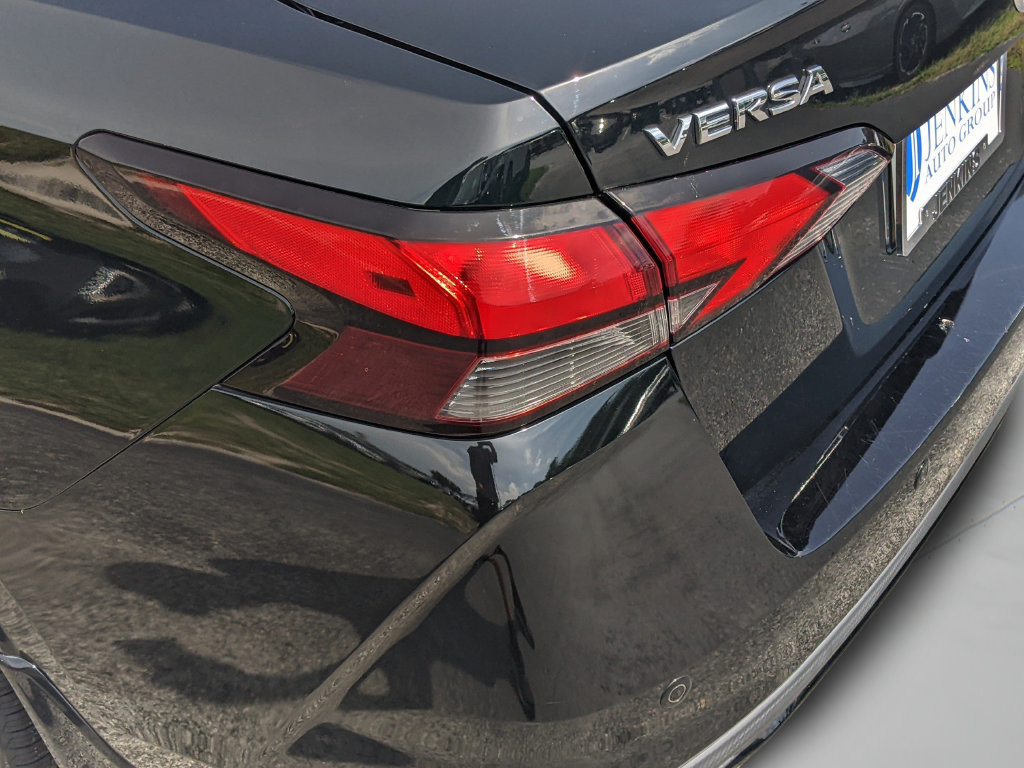 Used 2022 Nissan Versa SV FWD image 18