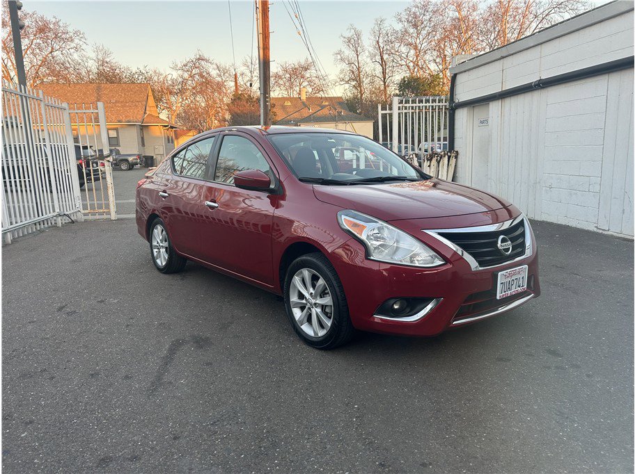 Used 2015 Nissan Versa SL image 1
