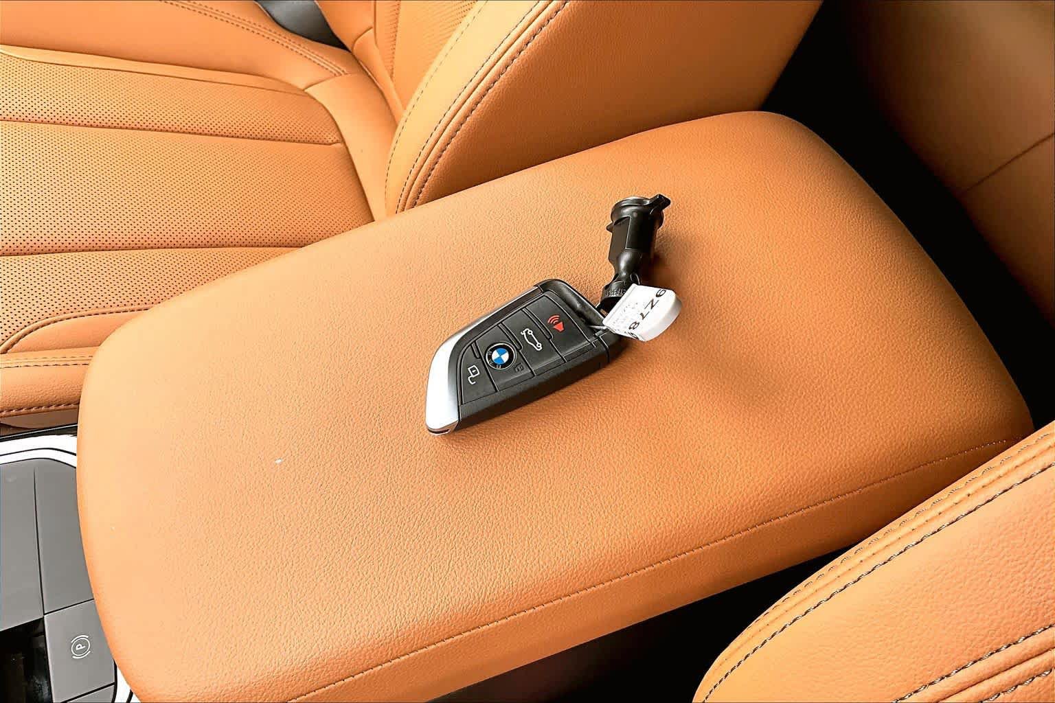 Certified 2025 BMW X4 xDrive30i AWD/4WD image 14