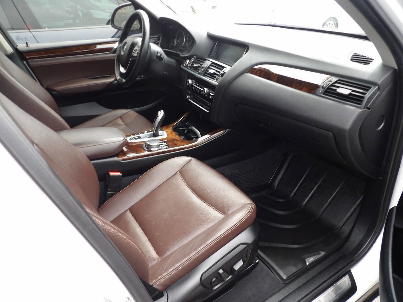 Used 2017 BMW X3 xDrive28i AWD/4WD image 16