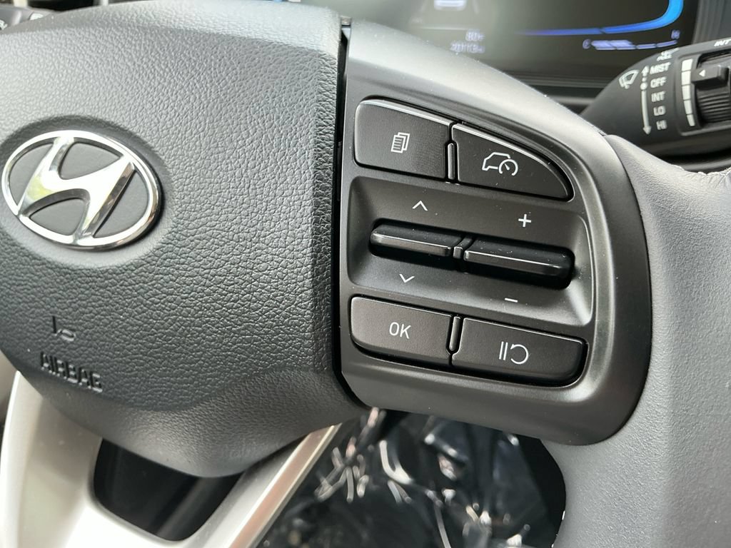 Used 2025 Hyundai Venue SEL FWD image 20