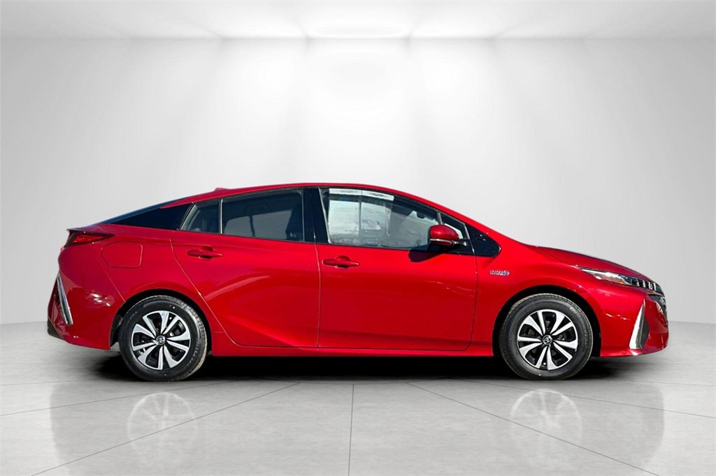 Used 2017 Toyota Prius Prime Premium image 3