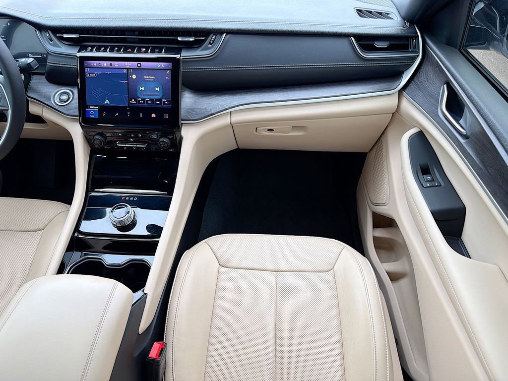 Used 2023 Jeep Grand Cherokee Limited w/ Luxury Tech Group II RWD image 20